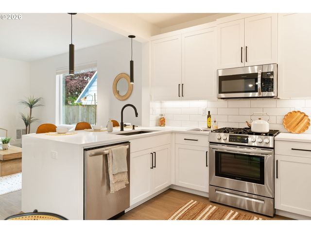 8454 N SEWARD Ave, Portland, OR 97217