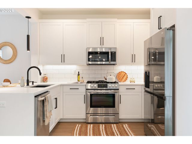 8454 N SEWARD Ave, Portland, OR 97217