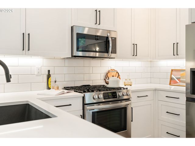 8454 N SEWARD Ave, Portland, OR 97217