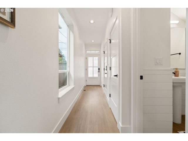 8454 N SEWARD Ave, Portland, OR 97217