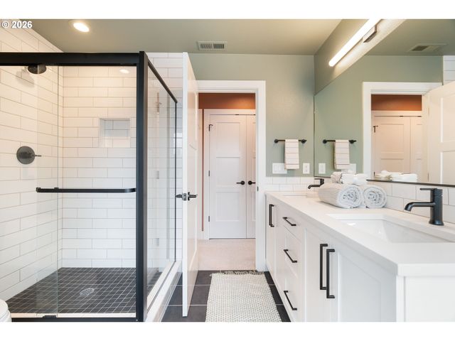 8454 N SEWARD Ave, Portland, OR 97217