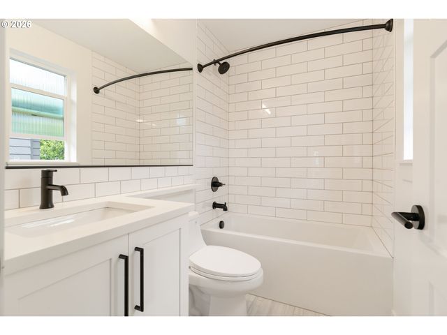 8454 N SEWARD Ave, Portland, OR 97217