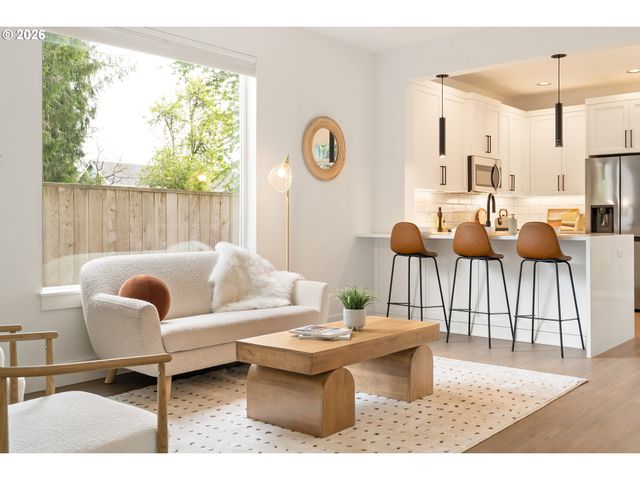 8454 N SEWARD Ave, Portland, OR 97217