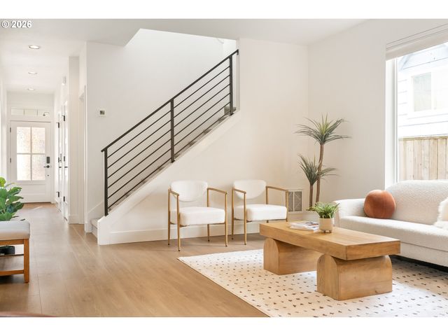 8454 N SEWARD Ave, Portland, OR 97217