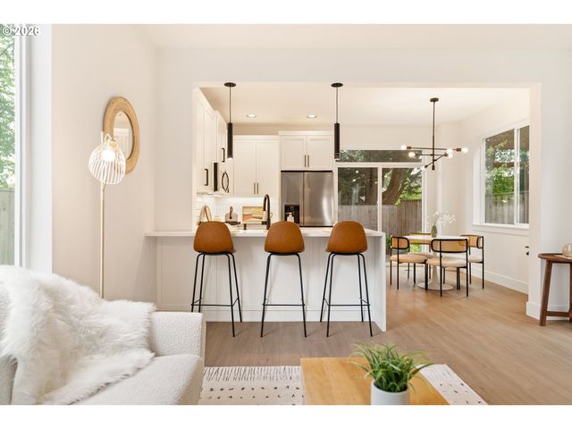 8454 N SEWARD Ave, Portland, OR 97217