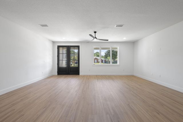 2366 Crescent Road, Navarre, FL 32566