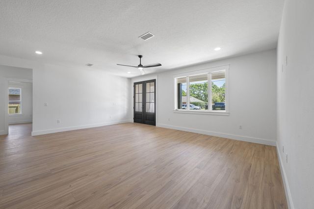 2366 Crescent Road, Navarre, FL 32566