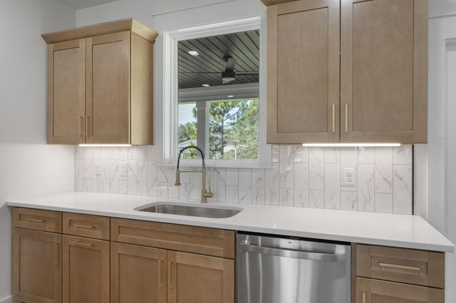 2366 Crescent Road, Navarre, FL 32566