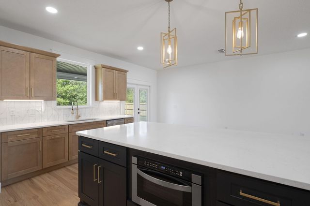 2366 Crescent Road, Navarre, FL 32566