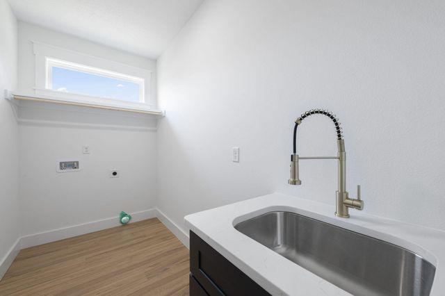 2366 Crescent Road, Navarre, FL 32566