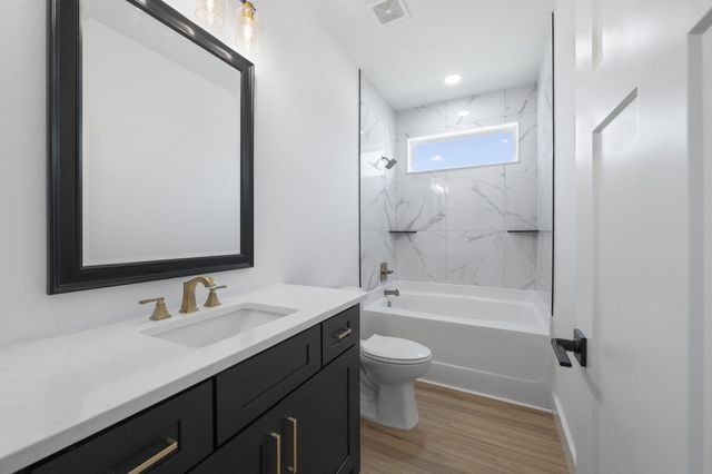 2366 Crescent Road, Navarre, FL 32566