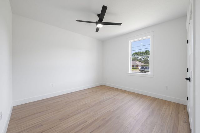 2366 Crescent Road, Navarre, FL 32566