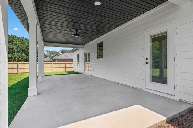 2366 Crescent Road, Navarre, FL 32566