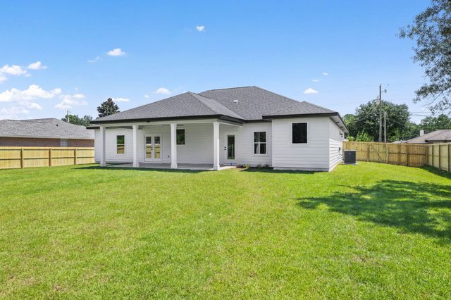 2366 Crescent Road, Navarre, FL 32566