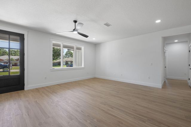 2366 Crescent Road, Navarre, FL 32566