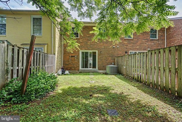 226 COMMONS DR NW, Vienna, VA 22180