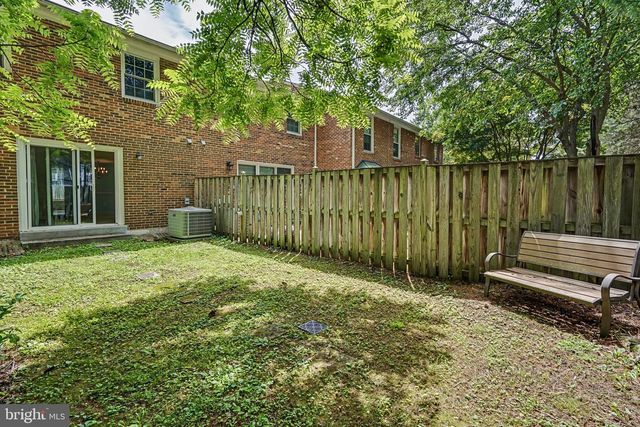 226 COMMONS DR NW, Vienna, VA 22180
