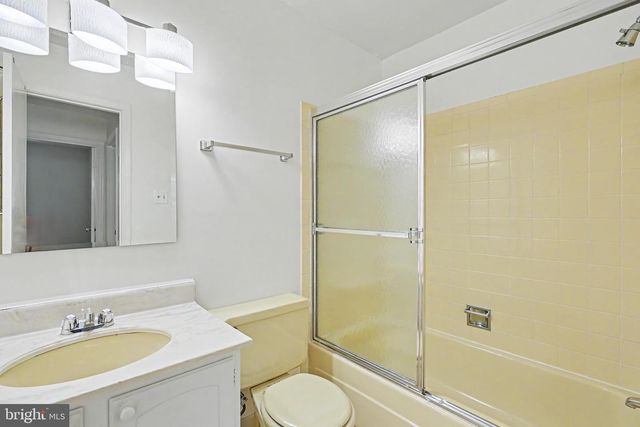 226 COMMONS DR NW, Vienna, VA 22180