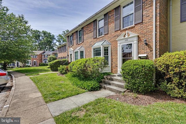 226 COMMONS DR NW, Vienna, VA 22180