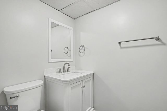 226 COMMONS DR NW, Vienna, VA 22180