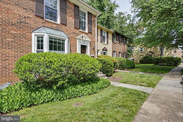 226 COMMONS DR NW, Vienna, VA 22180