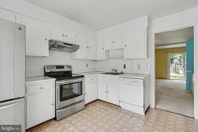226 COMMONS DR NW, Vienna, VA 22180