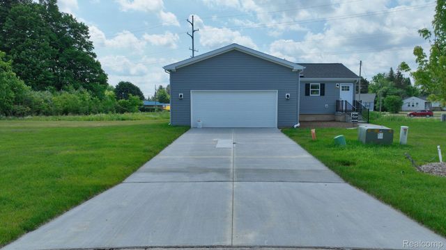 4438 MAPLE LEAF Trail, Flint, MI 48506