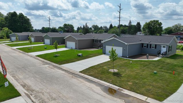 4438 MAPLE LEAF Trail, Flint, MI 48506