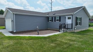 4438 MAPLE LEAF Trail, Flint, MI 48506