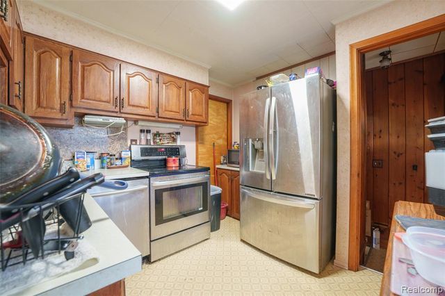 5985 Rowley Boulevard, Waterford, MI 48329