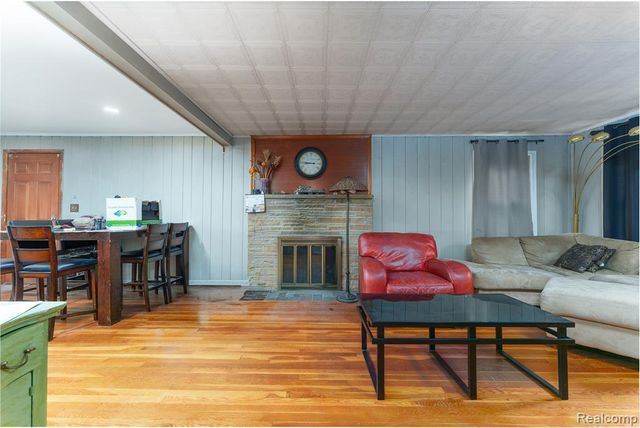 5985 Rowley Boulevard, Waterford, MI 48329
