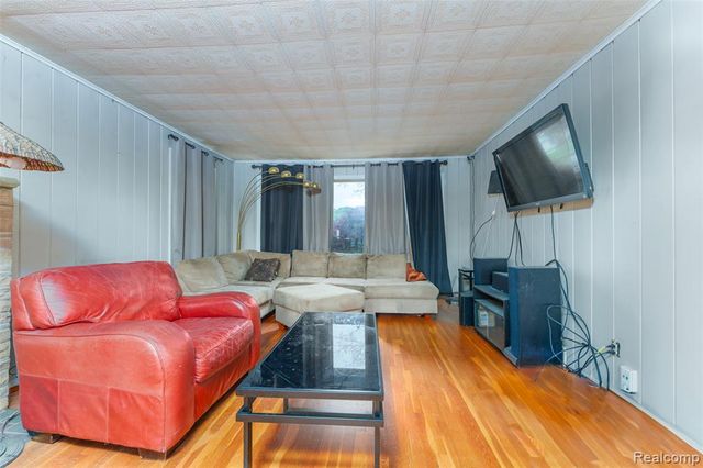 5985 Rowley Boulevard, Waterford, MI 48329