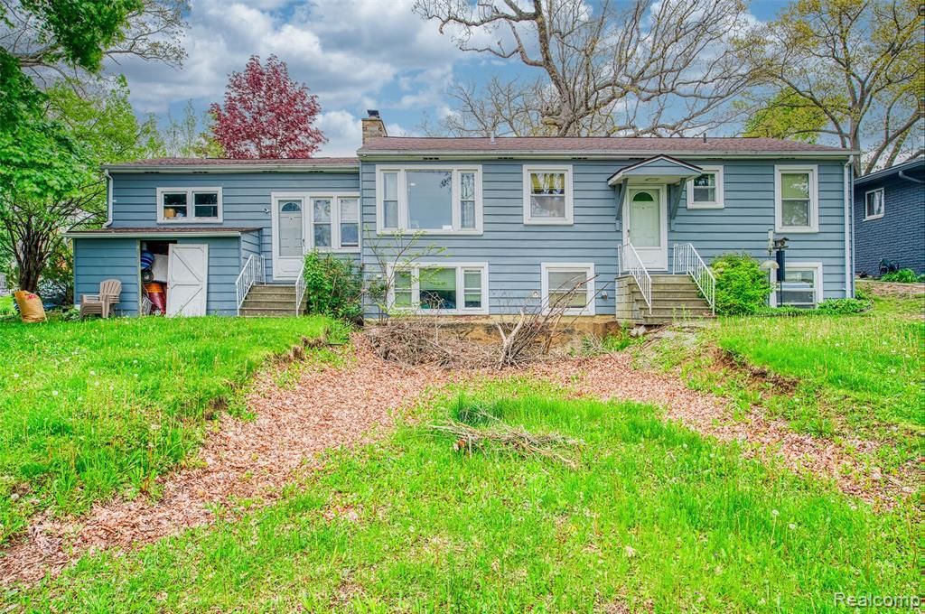 5985 Rowley Boulevard, Waterford, MI 48329