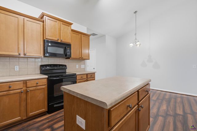108 Shady Bank Lane, Byron, GA 31008