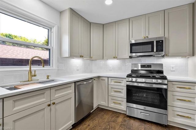2914 Cornwallis Drive, Greensboro, NC 27408