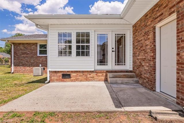 2914 Cornwallis Drive, Greensboro, NC 27408