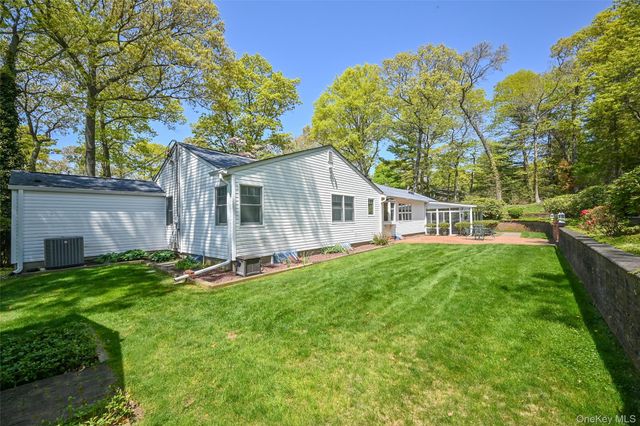 8 Roundabout Road, Smithtown, NY 11787