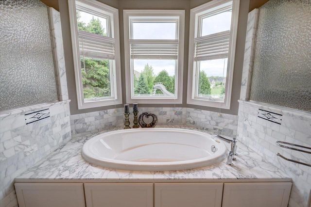 5571 Surrey Lane, Waunakee, WI 53597