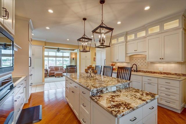 5571 Surrey Lane, Waunakee, WI 53597