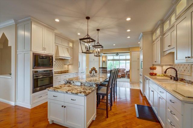 5571 Surrey Lane, Waunakee, WI 53597