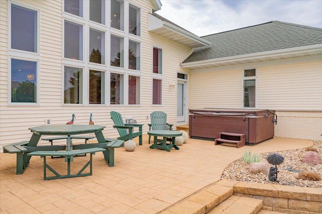 5571 Surrey Lane, Waunakee, WI 53597