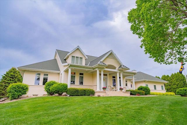 5571 Surrey Lane, Waunakee, WI 53597