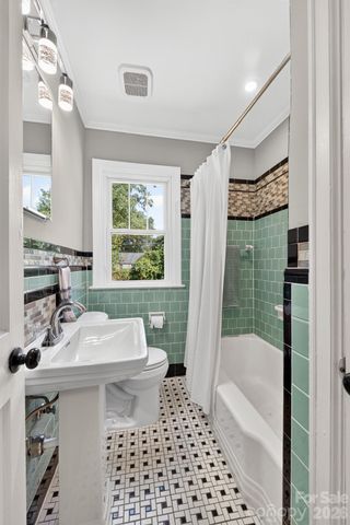 2440 Greenland Avenue, Charlotte, NC 28208