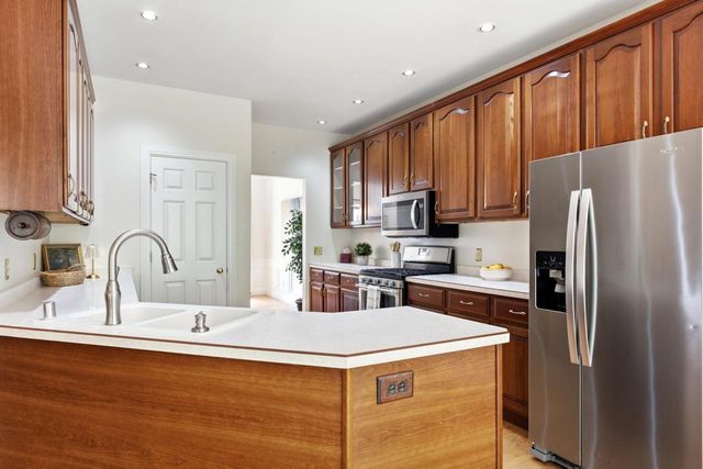206 Canterbury COURT, Cambridge, WI 53523