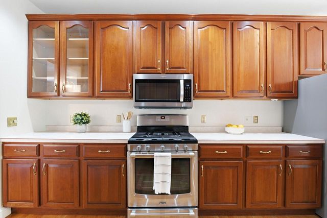 206 Canterbury COURT, Cambridge, WI 53523