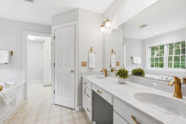 206 Canterbury COURT, Cambridge, WI 53523