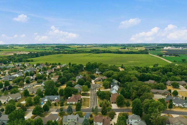 206 Canterbury COURT, Cambridge, WI 53523