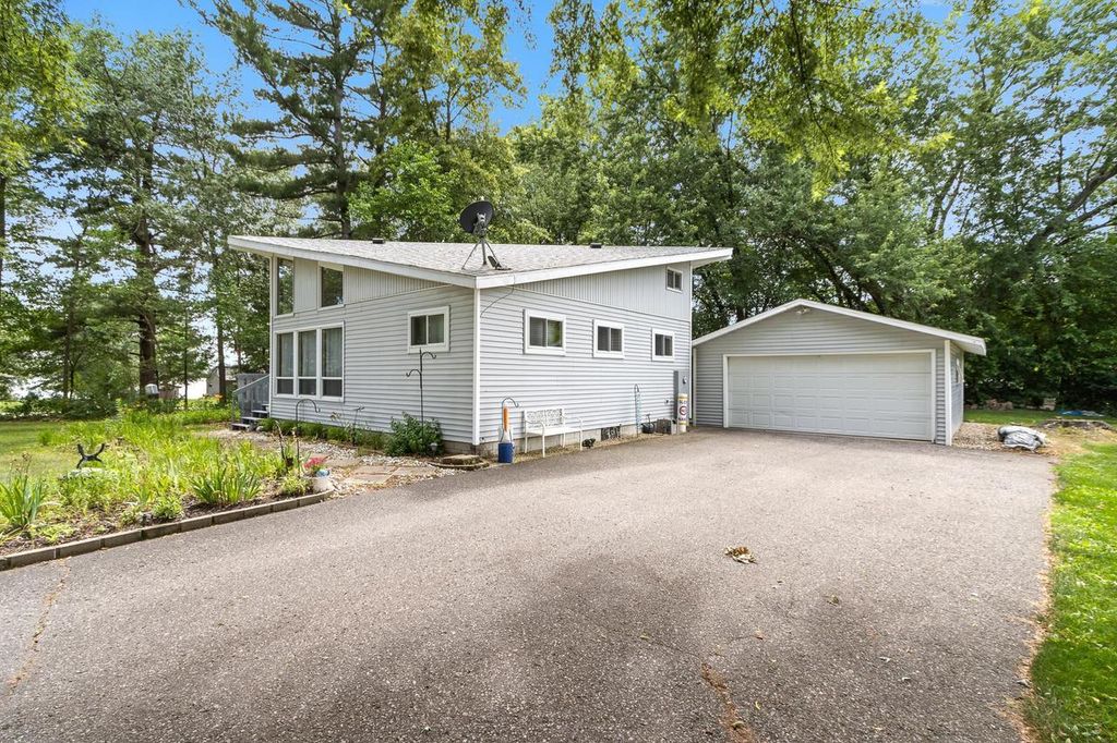W5658 Island Drive, Pardeeville, WI 53954