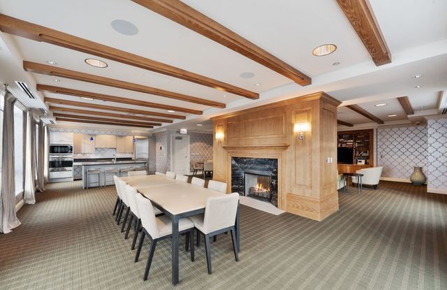 10 E Delaware Place 14A, Chicago, IL 60611