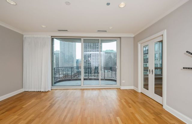 10 E Delaware Place 14A, Chicago, IL 60611